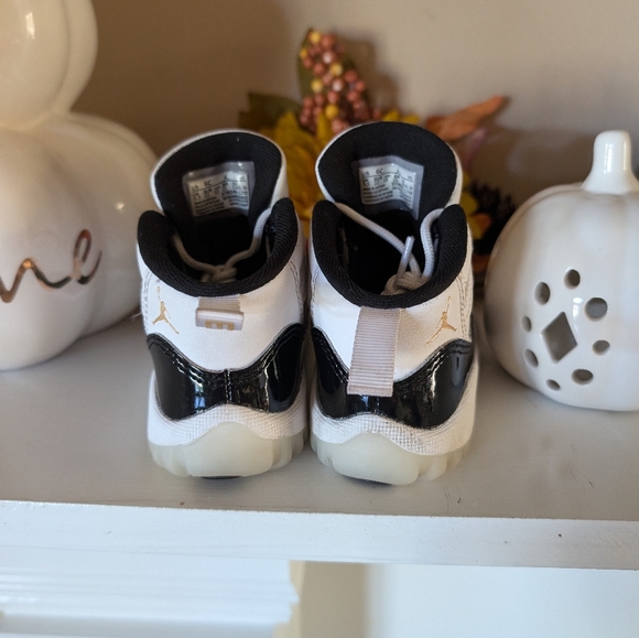 Nike Air Jordan 11 Retro Toddler Shoes - Picture 5 of 8